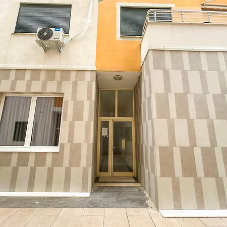 Veronika & Barbora With Swimming Pool Appartement Golem (Tirana)