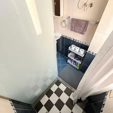 Veronika & Barbora With Swimming Pool Appartement Golem (Tirana)